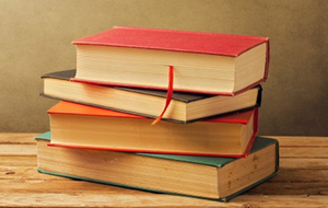 livros empilhados
